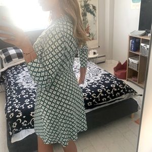 Banana republic size small Green and white printed wrap dress